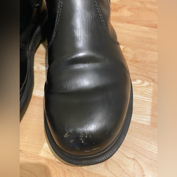 Dr. Martens 2976 Smooth Leather Chelsea Boots - Picture 6 of 11